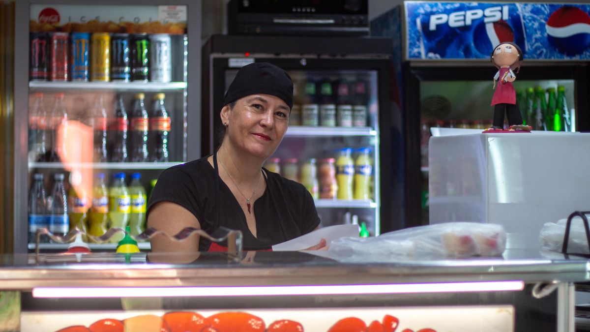 Natalia Meléndez, dueña de un negocio de perritos calientes en La Laguna