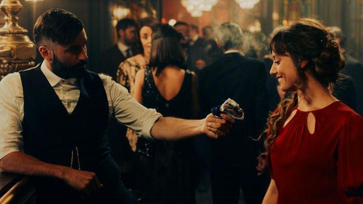 Visita al rodaje de El continental, la nueva serie de Álex García y Michelle Jenner en TVE