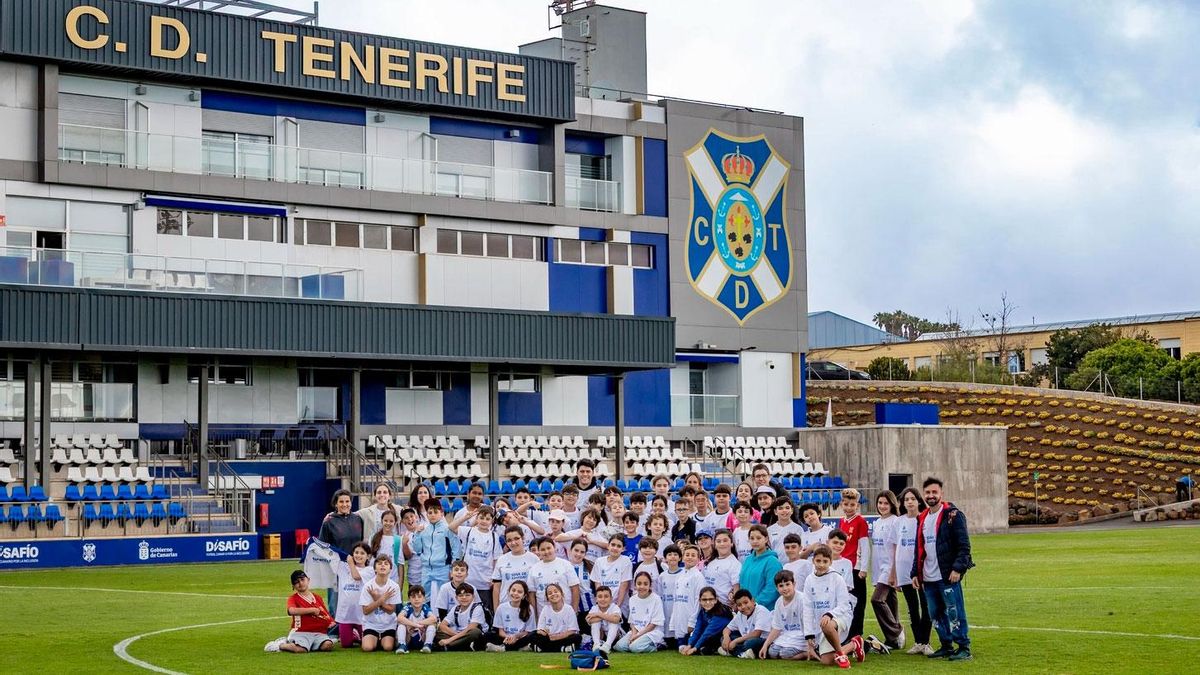 Escolares de La Matanza de Acentejo, en la trigésima segunda sesión del proyecto ‘CD Tenerife: Seña de identidad’