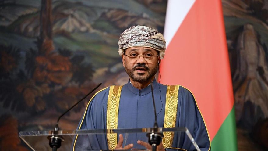 El ministro de Exteriores de Omán Sayyid Badr Albusaidi durante una rueda de prensa en Moscú.