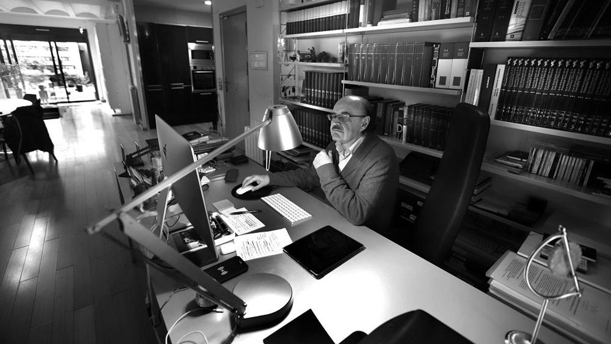 L'escriptor valencià Rodolf Sirera en una imatge d'arxiu.