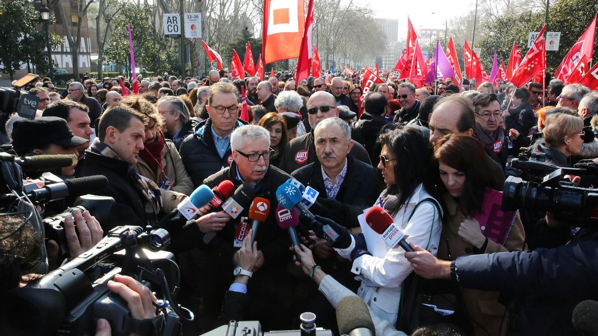 De izquierda a derecha, los líderes de UGT y CCOO, Ignacio Fernández Toxo y  Pepe Álvarez