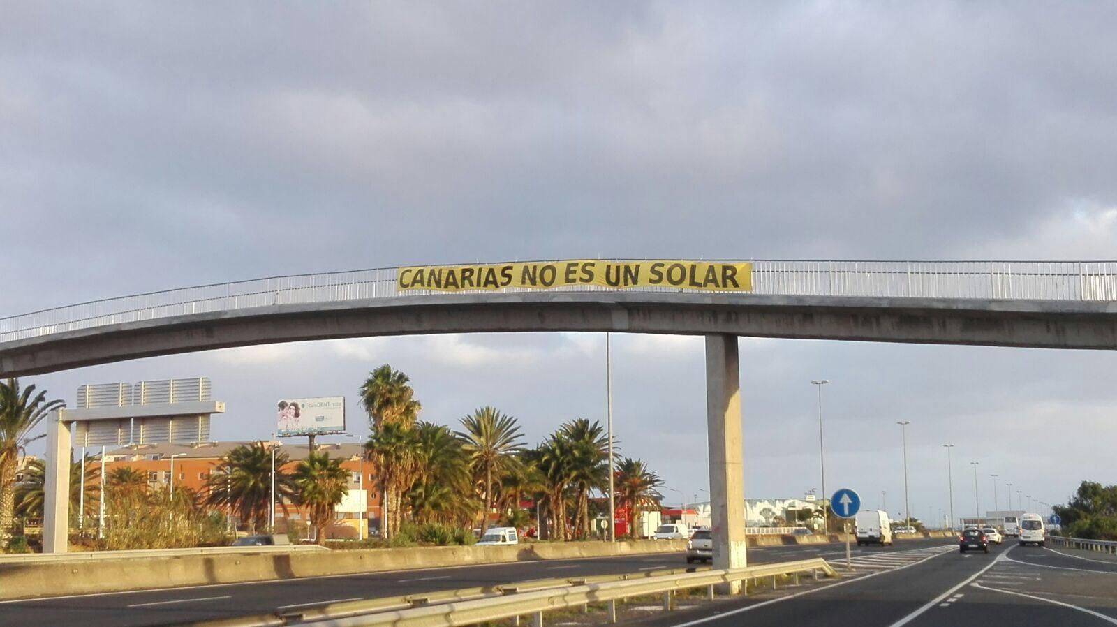 Pancartas en contra de la Ley de Suelo en Las Palmas de Gran Canaria.