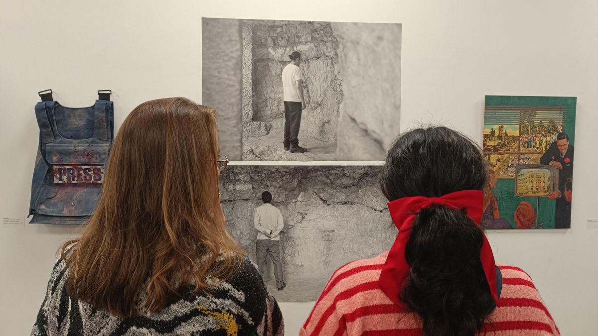 40 artistas responden al genocidio de Israel en una exposición que incluye obras denunciadas por delitos de odio