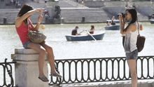 Imagen de dos turistas.
