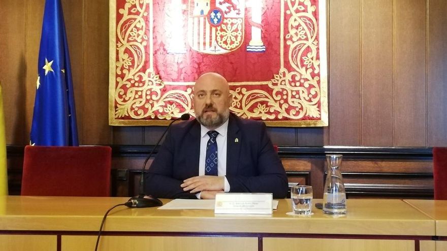 Arasti asegura que "ningún guardia civil va a tener que abandonar Navarra" con la transferencia de tráfico