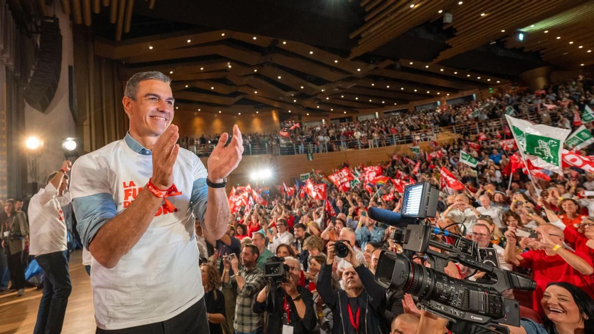 Sánchez reivindica "la España de Lorca" frente a "las tijeras" de Feijóo y "la motosierra" de Abascal