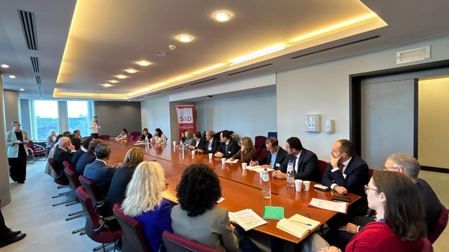 Alcaldes de la dana reclaman en Bruselas facilidades financieras y legales para afrontar la reconstrucción: "No vamos a llegar"