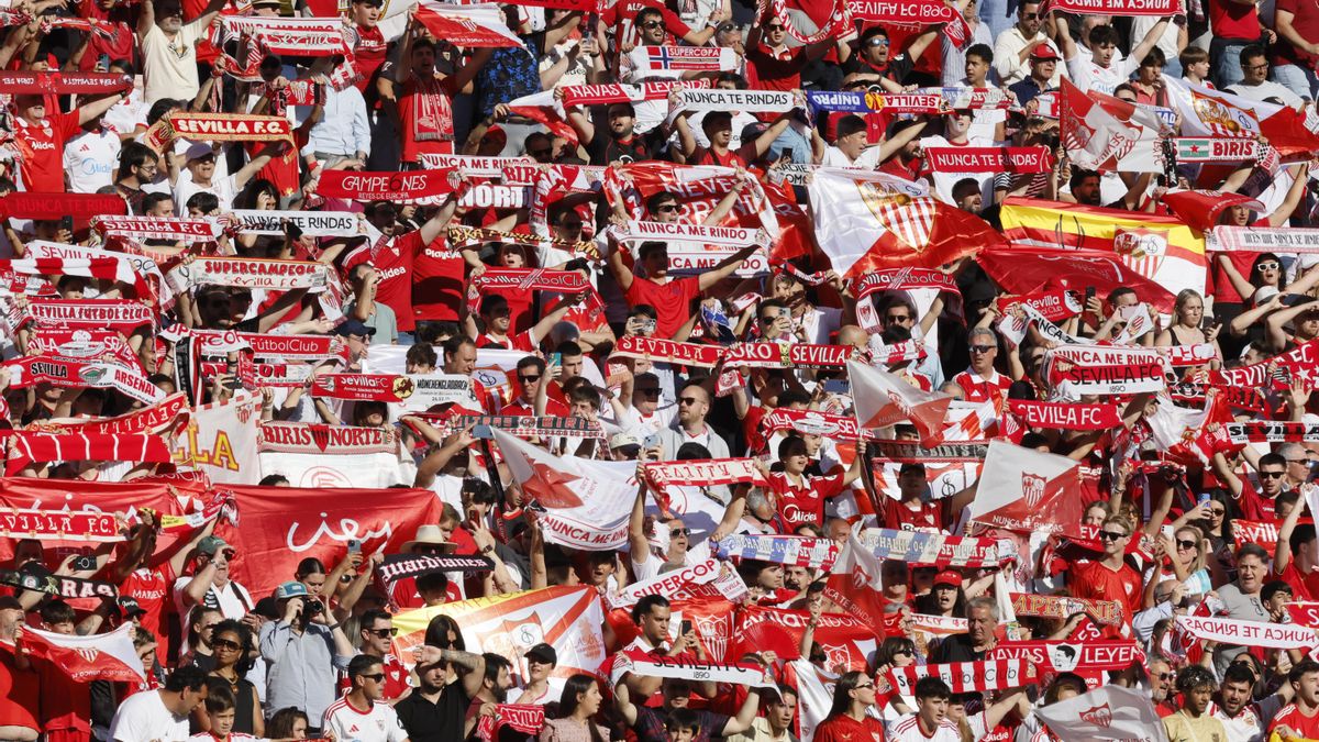 La afición del Sevilla en una foto de archivo