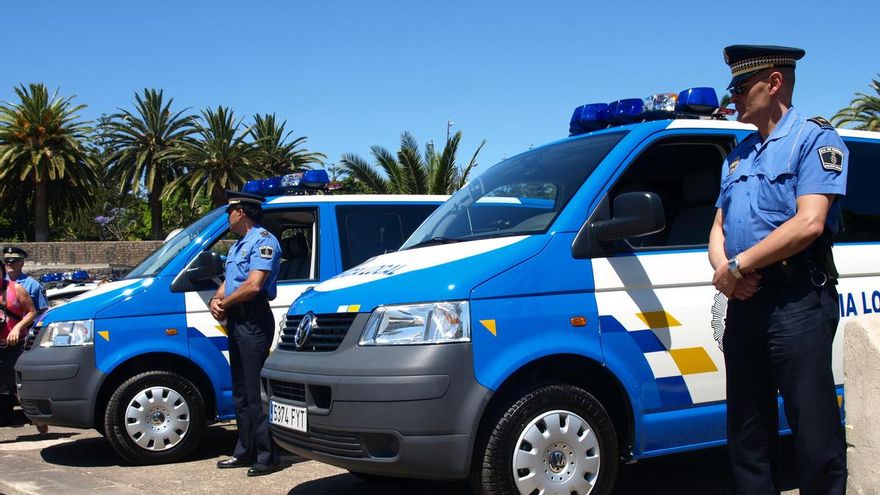 Dos agentes de la Policía Local. Imagen de archivo.