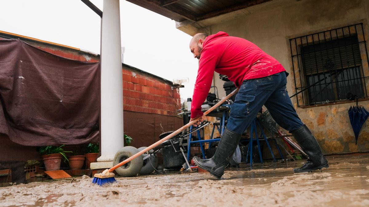 El lodo y el barro, dentro de las parcelas de las calles Perdiz y La Tórtola