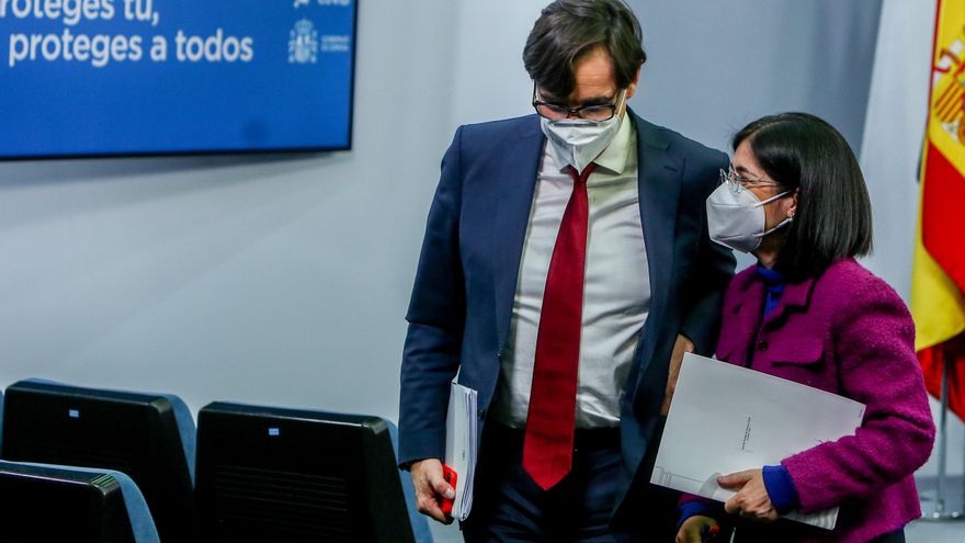 La ministra de Política Territorial y Función Pública, Carolina Darias, y el ministro de Sanidad, Salvador Illa.