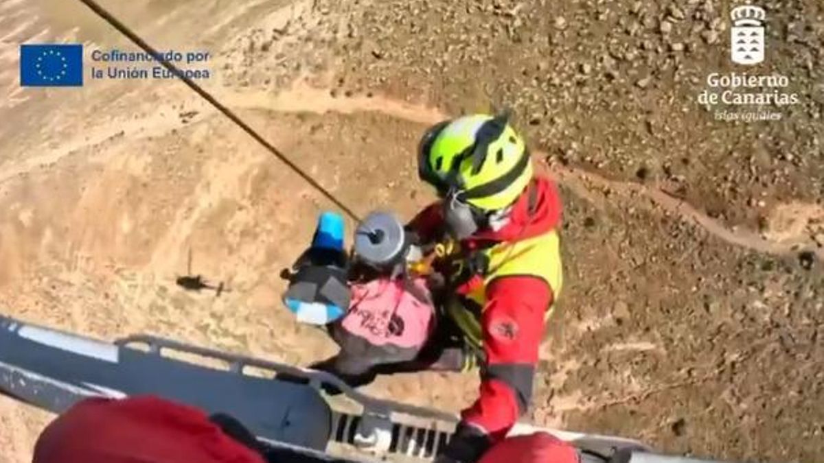 Evacuada en helicóptero una senderista tras sufrir una caída en una zona de difícil acceso en Lanzarote