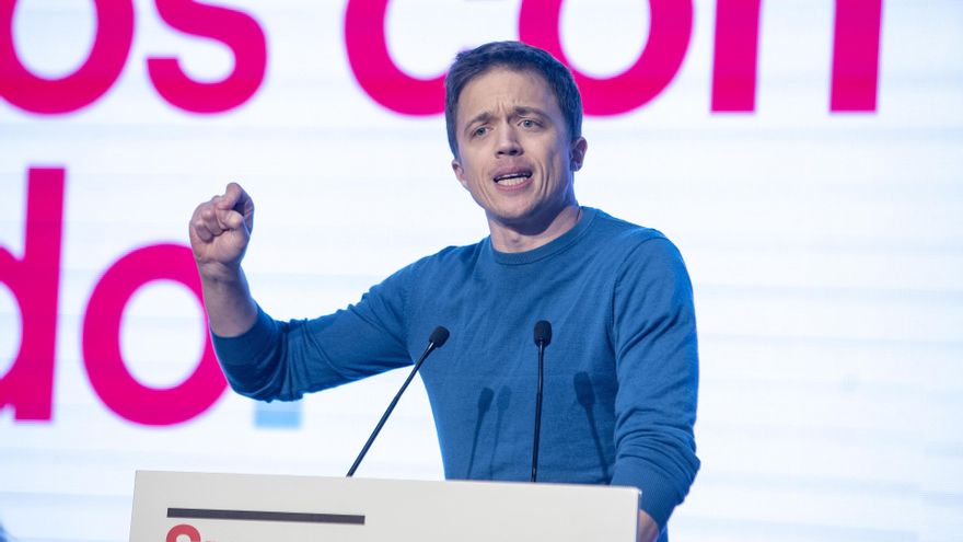 El líder de Más País, Iñigo Errejón, interviene durante la puesta de largo de la candidata de Sumar Galicia, Marta Lois, en el Auditorio Mar de Vigo, a 12 de enero de 2024, en Vigo, Pontevedra, Galicia (España).