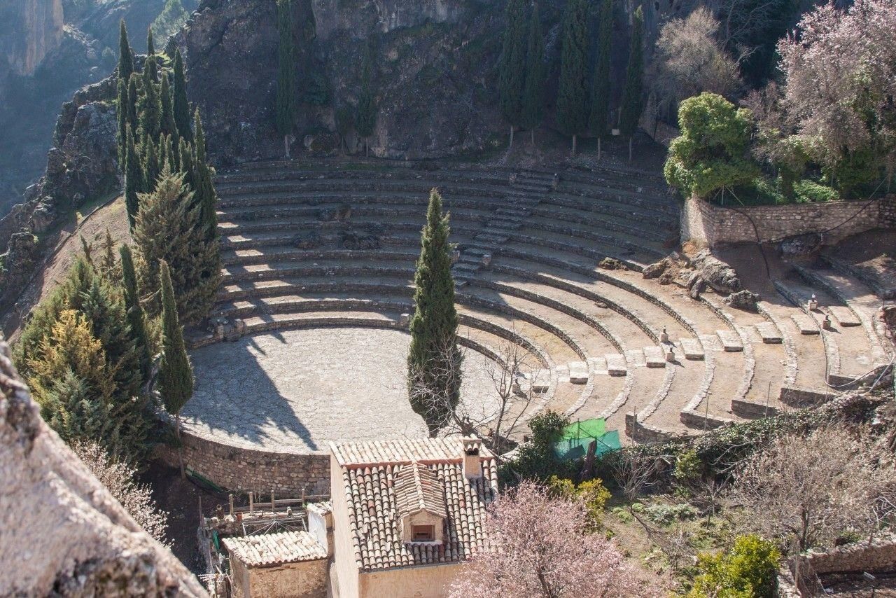 El teatro al aire libre situado dentro del recinto del castillo de La Iruela.
