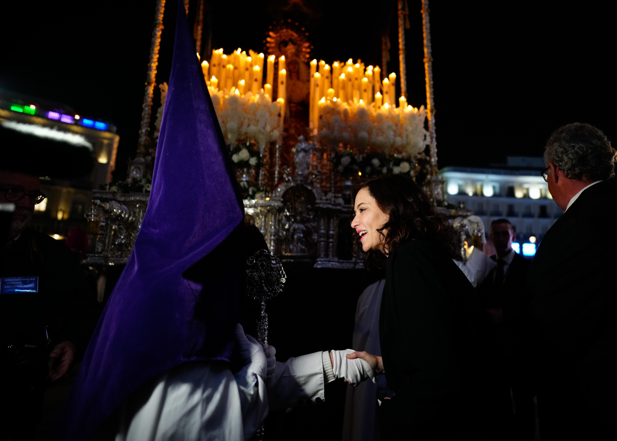 Díaz Ayuso en una procesión de Semana Santa en Madrid