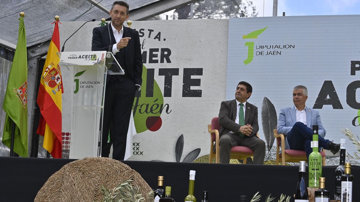 El periodista Javier Ruiz se rinde al líder mundial oleícola en la Fiesta del Primer Aceite de Jaén