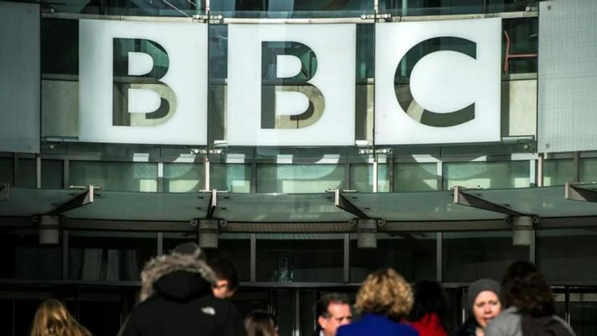En crisis, la BBC cerrará dos canales de televisión y una emisora de radio en 2027