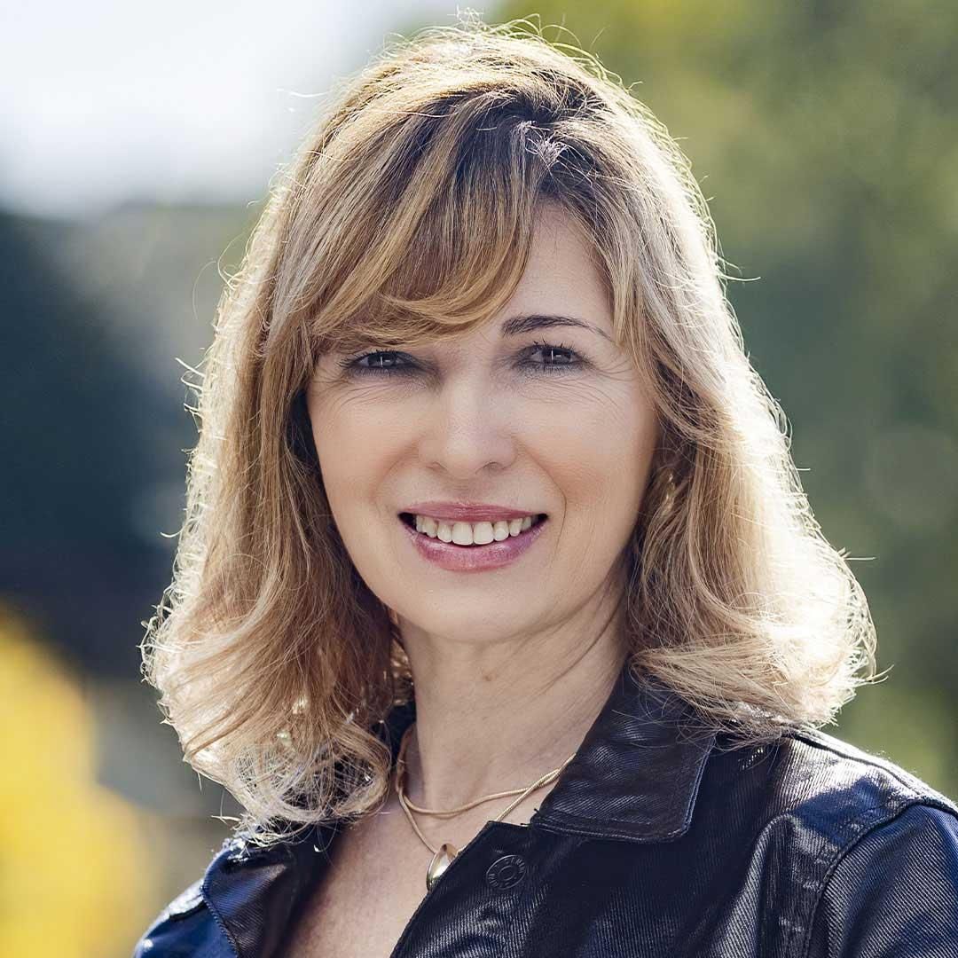 Helena López-Casares