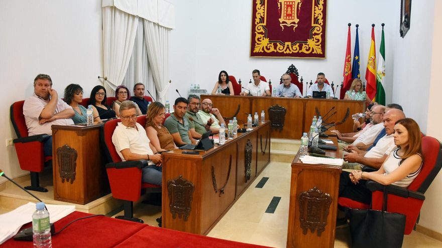 El PP de Baza ve "ridículo" establecer "líneas rojas" con el concejal de Vox conocido por sus comentarios machistas