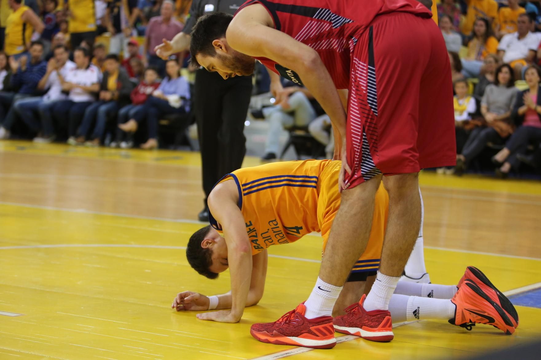 Imágenes del encuentro entre el Herbalife Gran Canaria y el Tecnyconta Zaragoza. Alejandro Ramos.