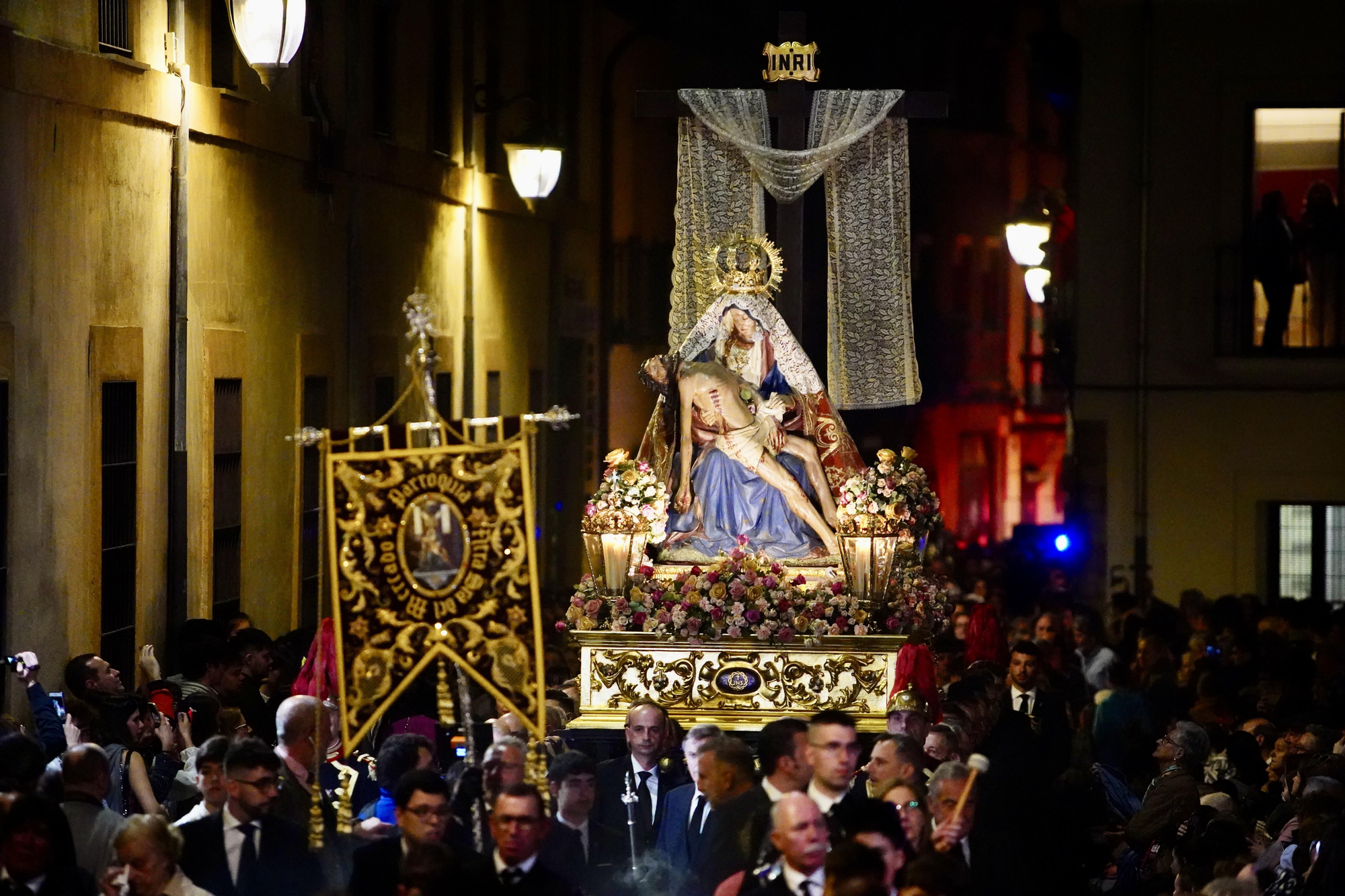 El paso de La Dolorora marca el inicio de la Semana Santa de León
