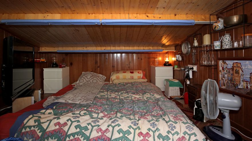 Vive 'de prestado' en un desván mientras la Seguridad Social le debe 30 meses de prestación por incapacidad absoluta