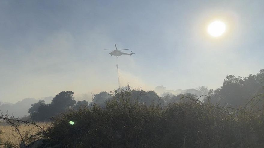Los bomberos estabilizan un incendio entre Fresnedillas de la Oliva y Zarzalejo (Madrid)