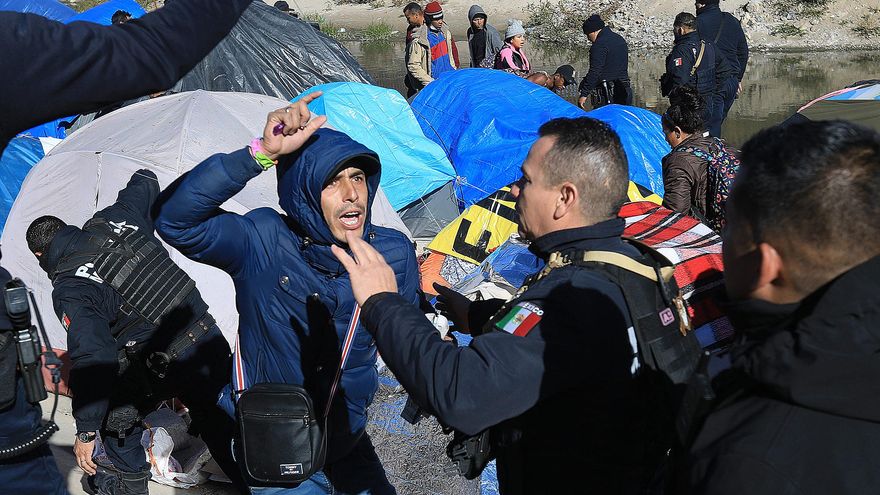 Migrantes y autoridades se enfrentan en el norte de México por desalojo