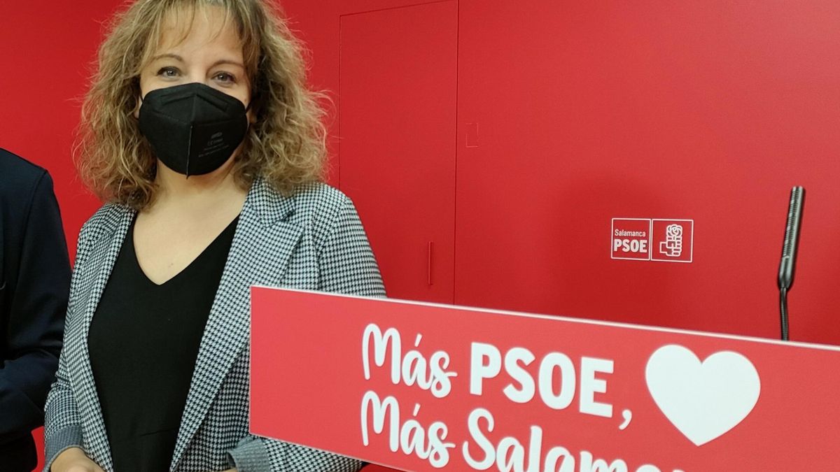 La europarlamentaria socialista Iratxe García en la sede del PSOE de Salamanca