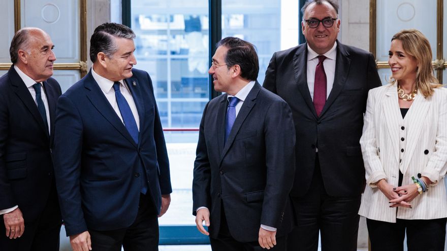 Albares pide a Londres que "diga sí" al acuerdo de Gibraltar antes del 10 de noviembre o habrá controles en la Verja