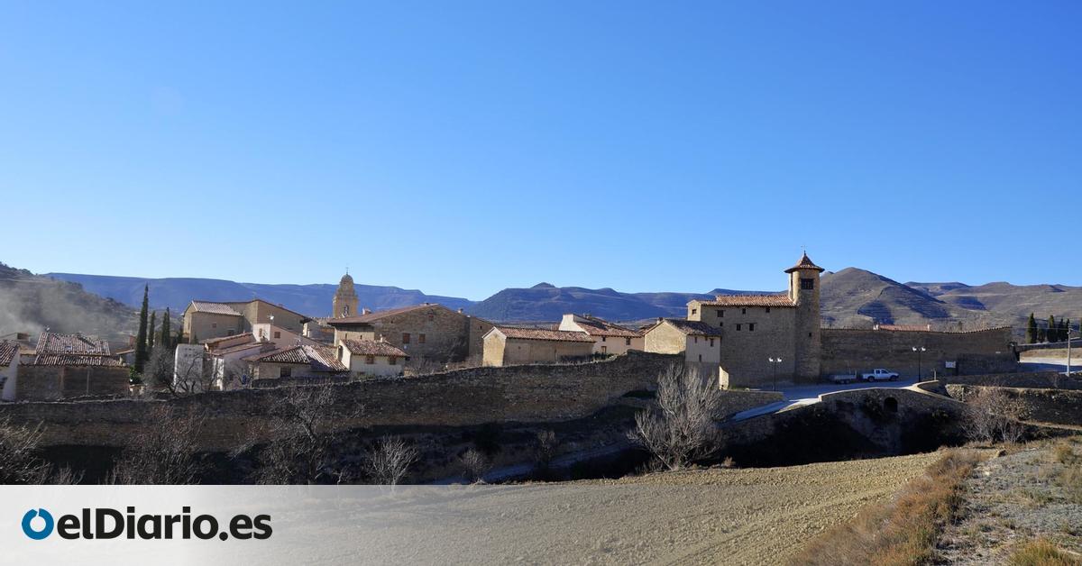 El pueblo de Aragón rodeado de murallas templarias cuyo casco histórico ha servido de plató cinematográfico