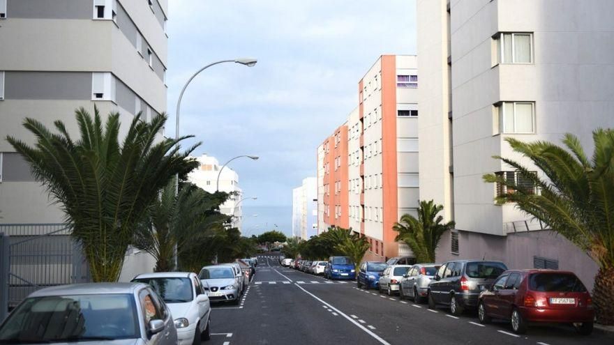 Imagen de una avenida del barrio santacrucero de Añaza, en una foto de archivo