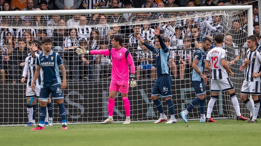 La portería a cero, otro deber añadido para el Córdoba CF