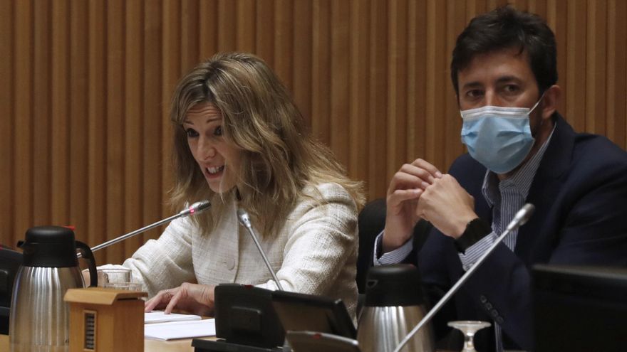 La ministra de Trabajo y Economía Social, Yolanda Díaz (i), comparece ante la Comisión de Trabajo, Inclusión, Seguridad Social y Migraciones en el Congreso de los Diputados, este lunes. EFE/ J.J. Guillén POOL