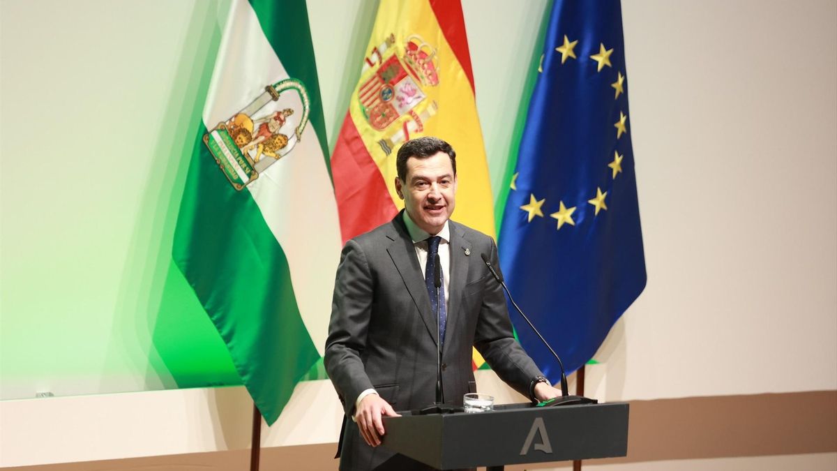 Moreno hace campaña de la bajada del paro en Andalucía mientras la dirección nacional del PP lo llama "maquillaje"