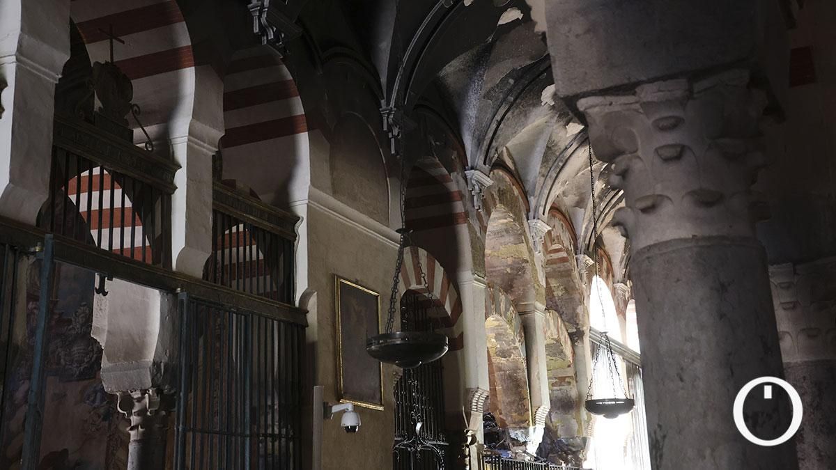 El interior de la Mezquita Catedral tras el incendio