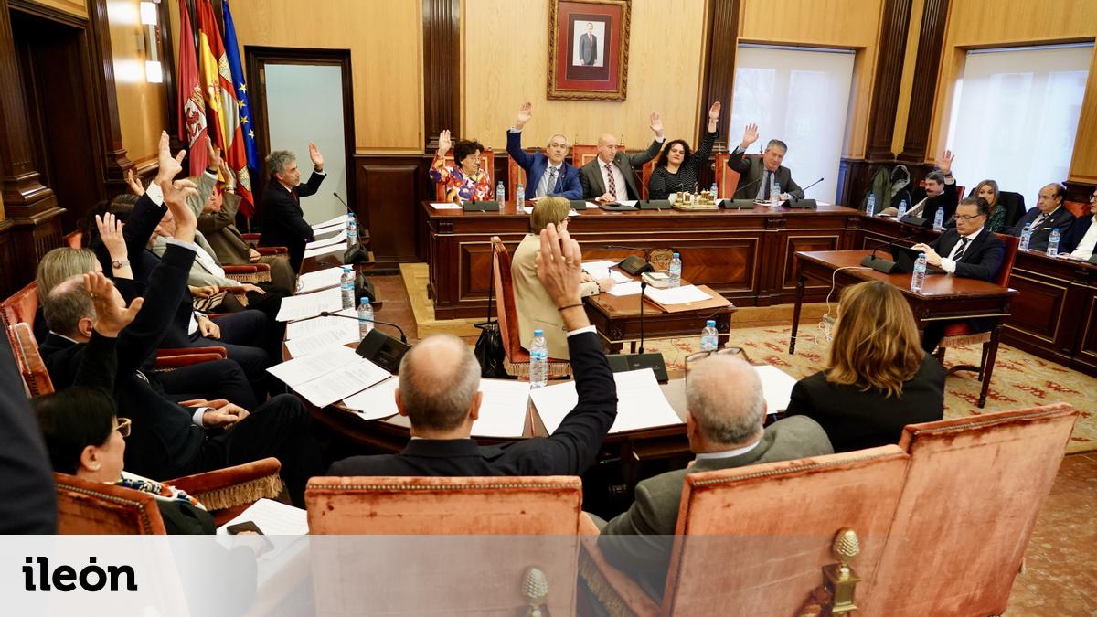 El PSOE aprueba con los apoyos de UPL y un tránsfuga de Vox los ...