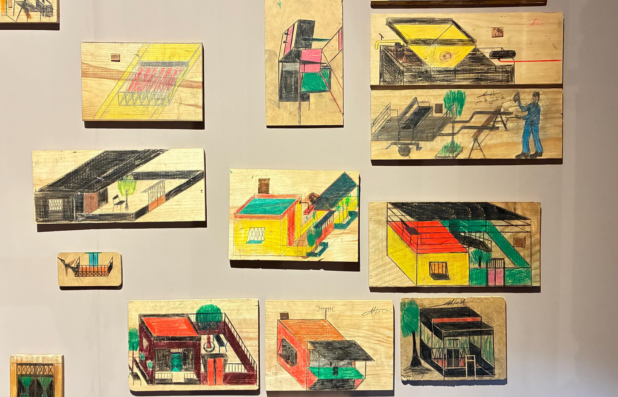 Algunas obras de Housseinou Gassama en la muestra 'Mons interior' en el museo Mater de Barcelona.