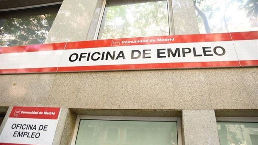 Archivo - Imagen de archivo de una oficina de empleo.