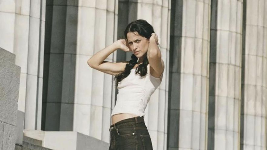 Juana Aguirre trae su sonido cambiante y experimental a Canarias con Los Pilares Tour