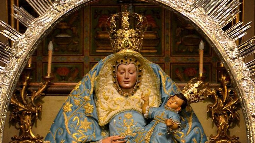 El alcalde de Guía aclara su gesto durante la llegada de la Virgen y explica su rechazo a la traca de voladores