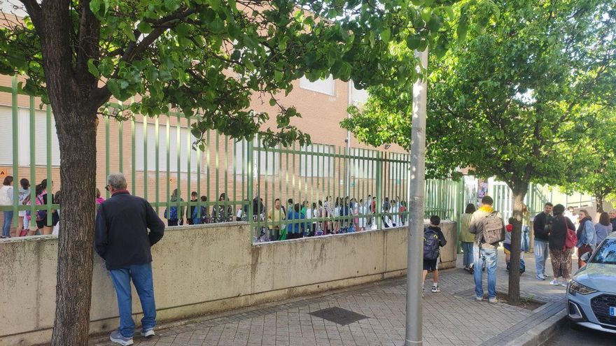 Colegios e institutos reabren sin clases y las universidades públicas se mantienen cerradas en Madrid tras el apagón