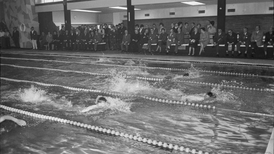 Una competición en la piscina de San Prudencio