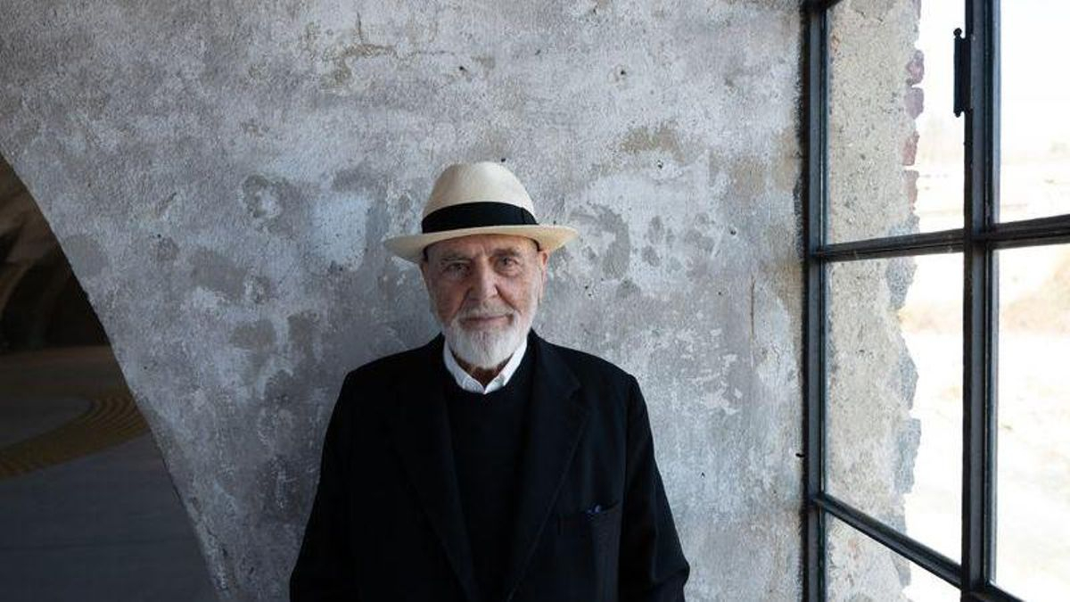 Retrato del artista italiano Michelangelo Pistoletto. 