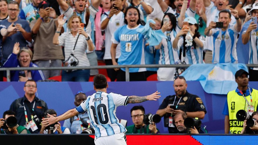 Argentina le ganó 3-0 a Argelia en su debut en el Mundial con un show de goles de Messi
