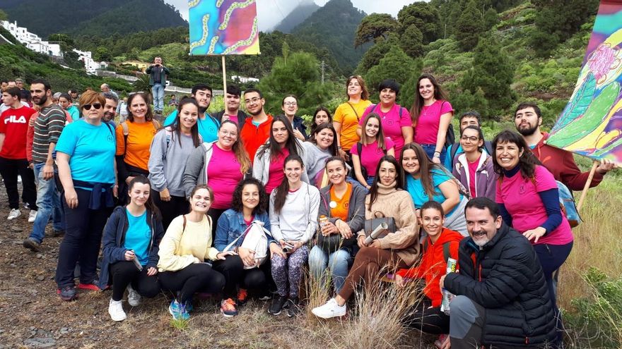 Alumnos y profesores que promueven el certamen.