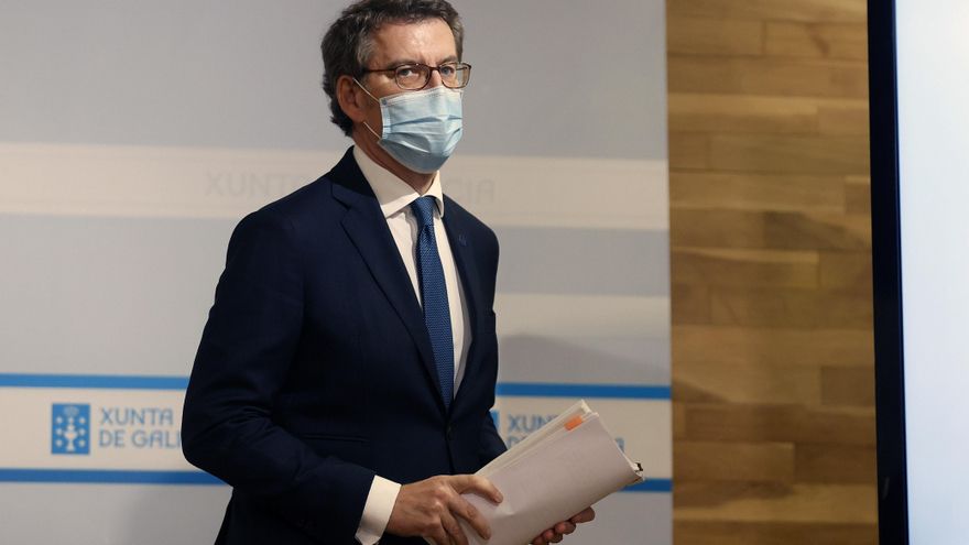 El presidente de la Xunta, Alberto Núñez Feijóo, durante la rueda de prensa que ofreció tras la reunión del consello, esta mañana en Santiago de Compostela. EFE/Lavandeira jr