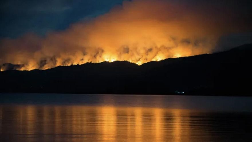 "Es como vivir en una película de terror": los vecinos de Chubut sufren el incendio en Los Alerces y cuestionan al turismo