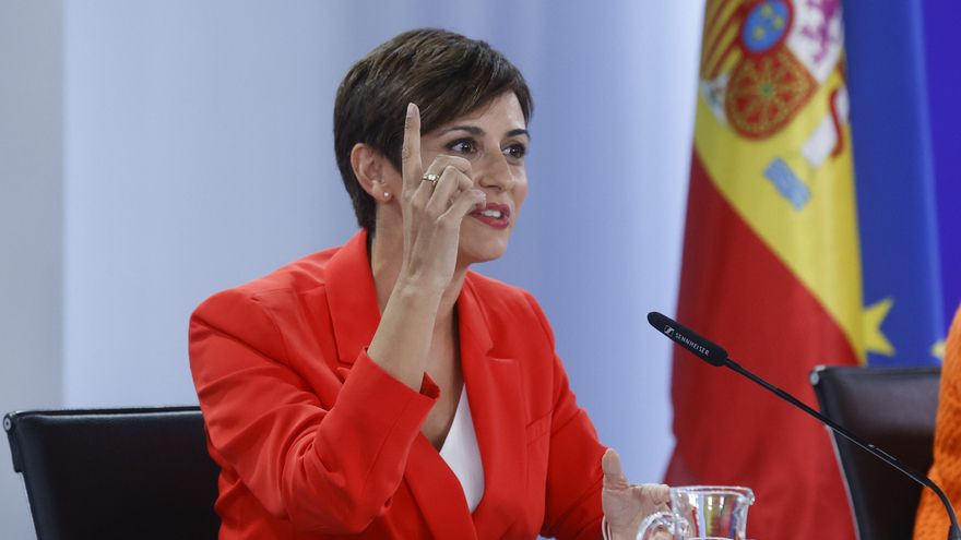 Moncloa corrige a Escrivá por su propuesta de centralizar impuestos y arremete contra el PP por "regalarle uno a los ricos"